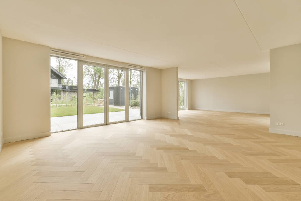 Pose de parquet terminée dans maison de campagne